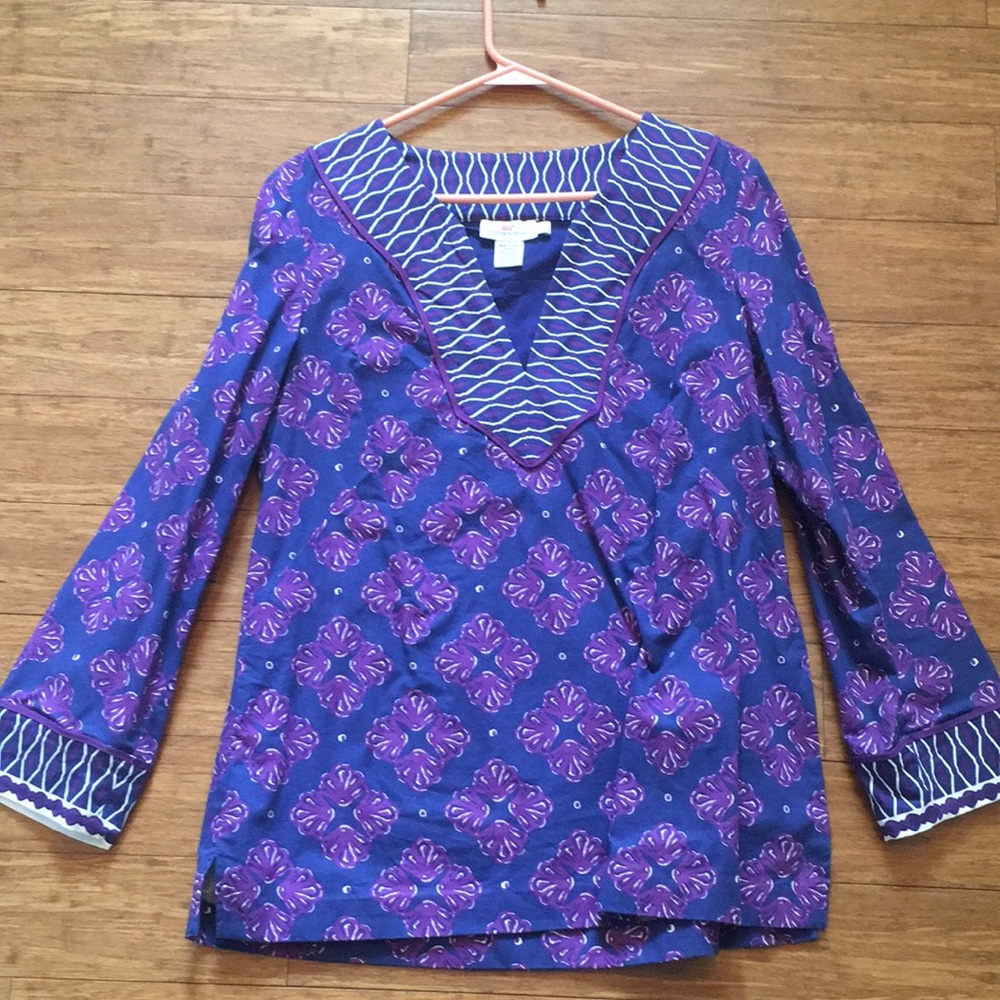Vineyard vines long sleeve shirt.